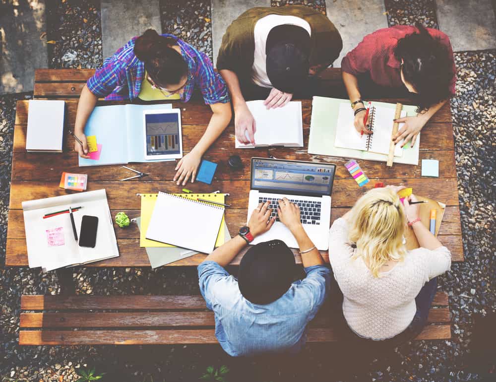 Creation of the first community of young people and professionals under the “Talents du numérique” brand name